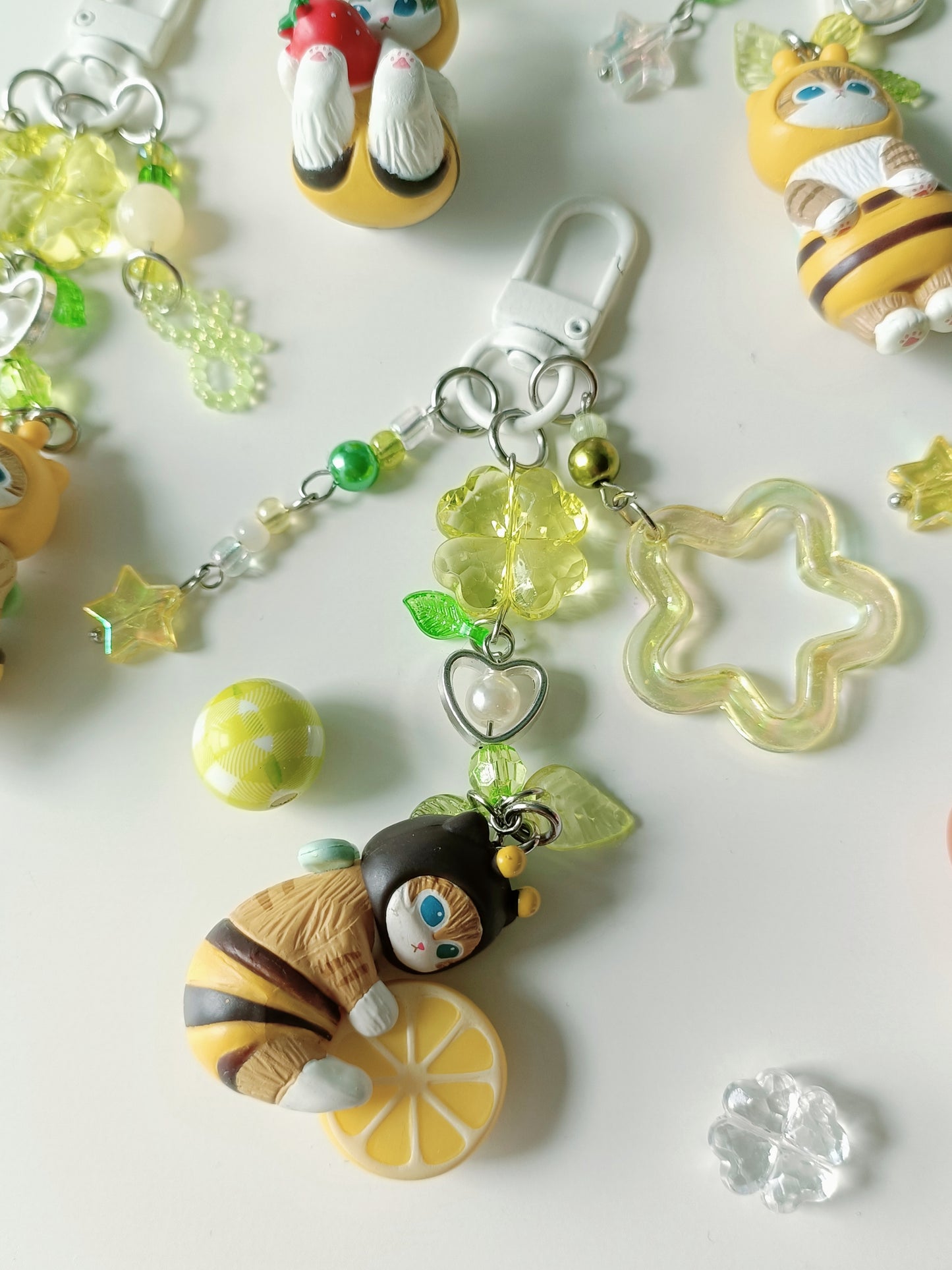 Honeybee Hugging Lemon Mofusand